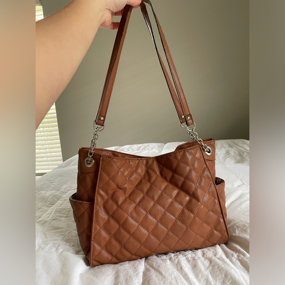 JONES NEW YORK quilted purse in caramel color - Picture 4 of 9